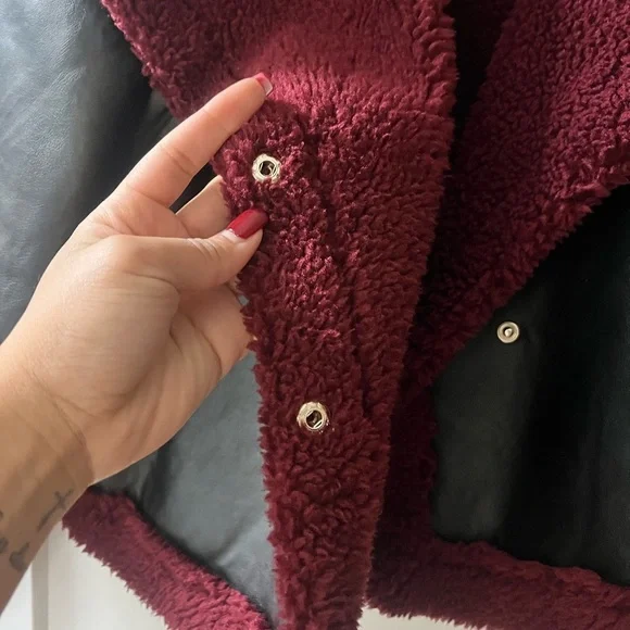 PrettyLittleThing Burgundy and Black Teddy Jacket - Picture 5 of 8